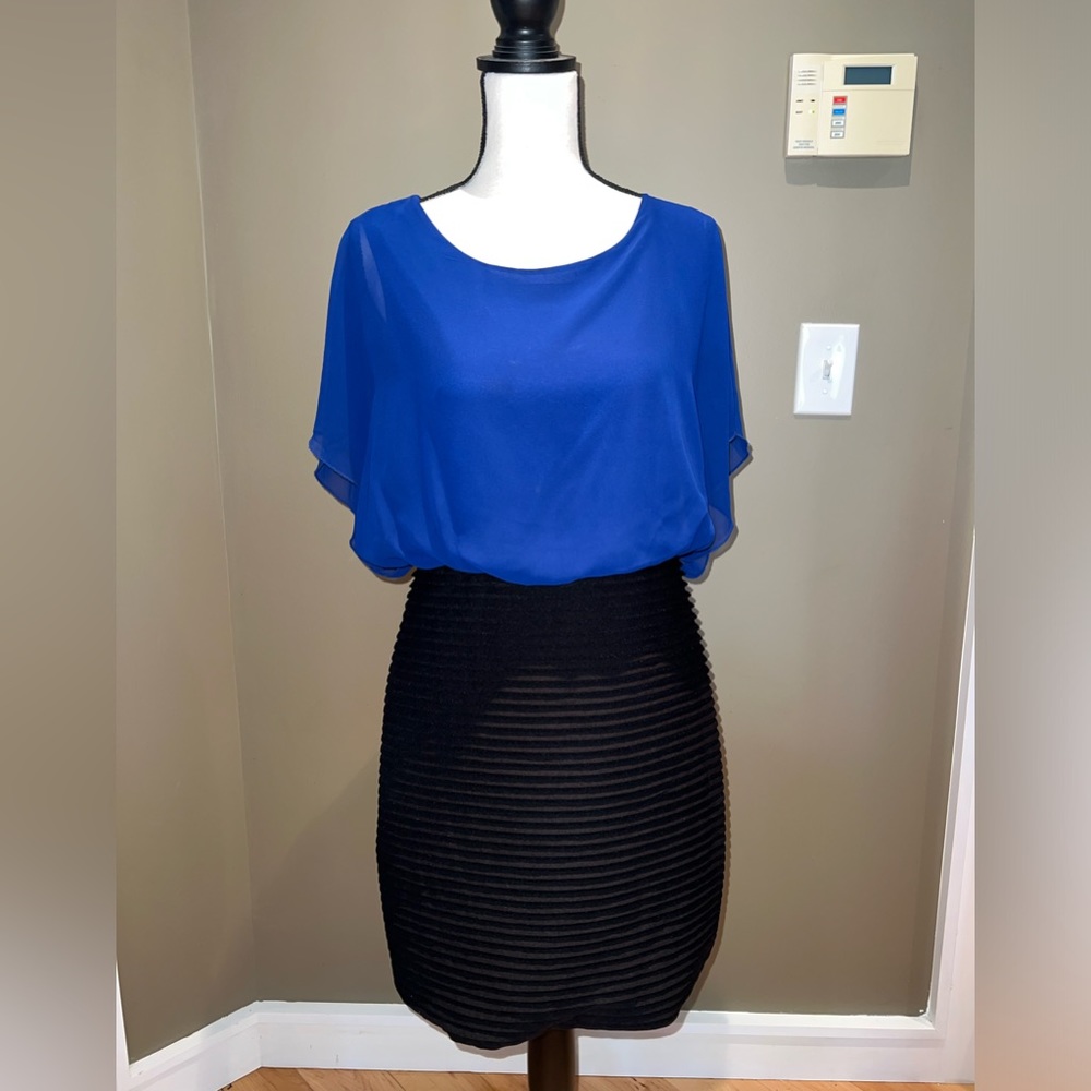 Flutter sleeve dress